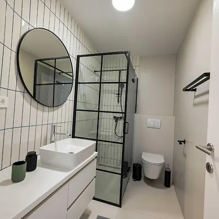 Smart And Cozy Downtown Nooks - *