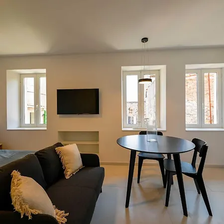 Smart And Cozy Downtown Nooks -